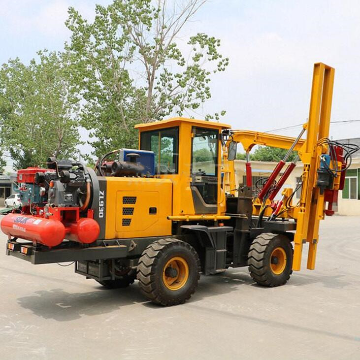 液壓公路護(hù)欄鉆孔機(jī)，裝載機(jī)打樁機(jī)熱銷