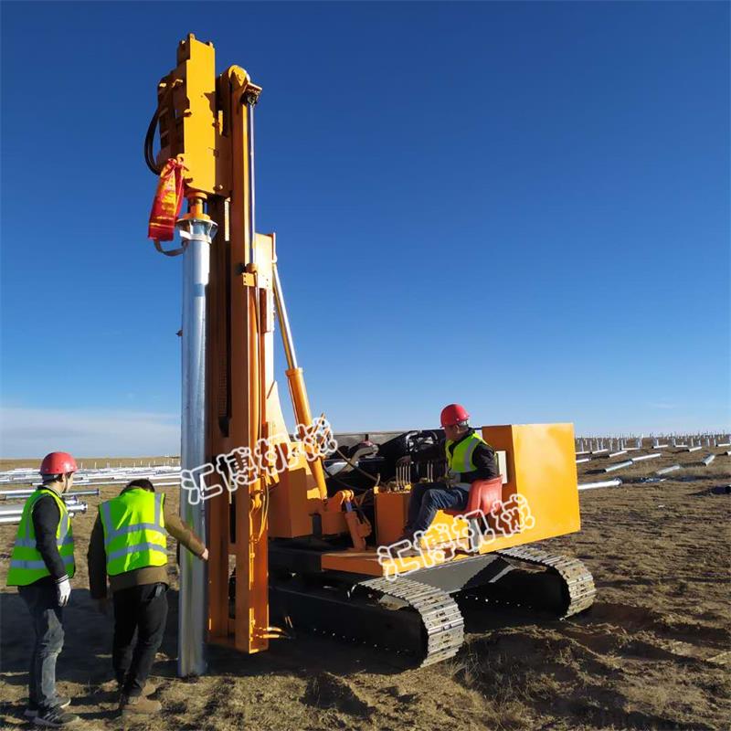 青海太陽能光伏電站打樁機(jī)，履帶打樁機(jī)